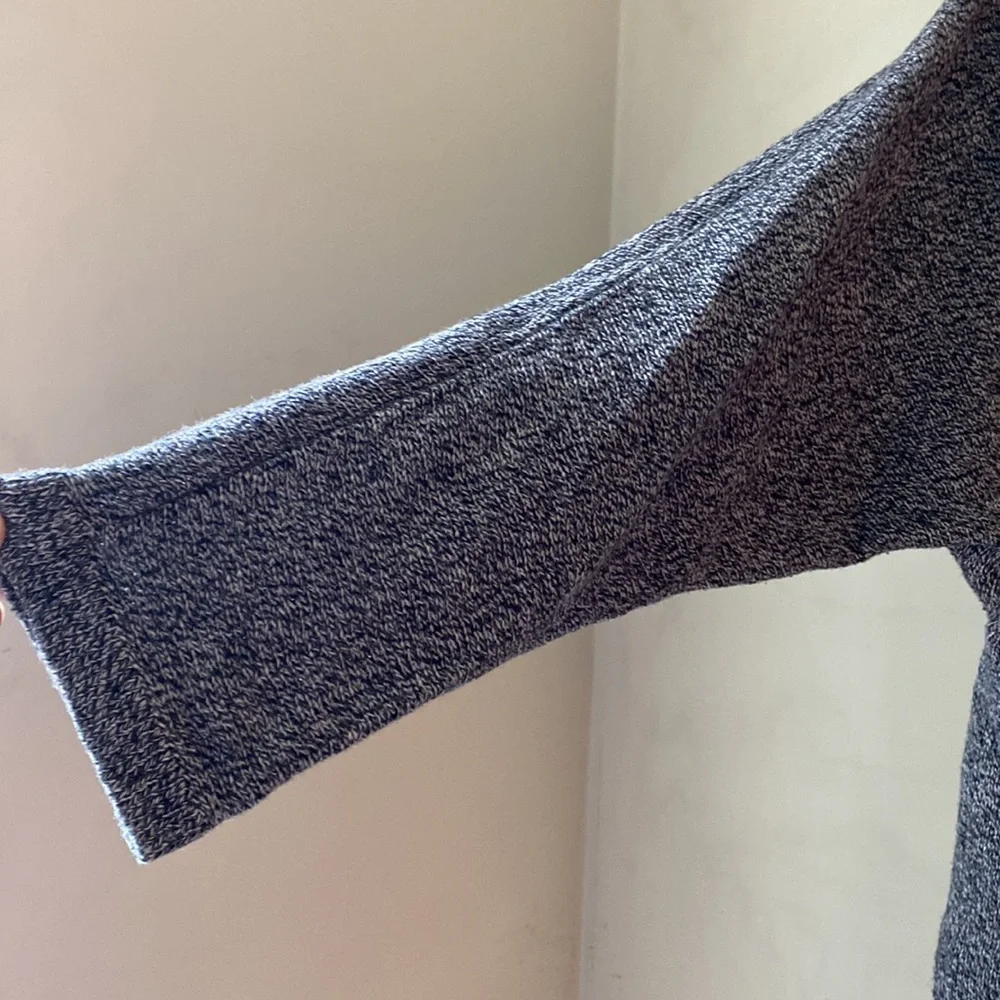 Banana Republic Sweater - Picture 6 of 6